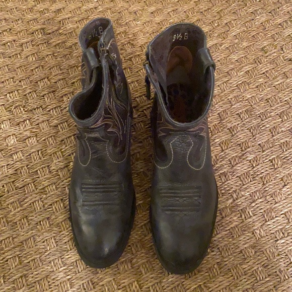 Ariat Billie Unbridled ankle booties NWOT - Picture 4 of 11
